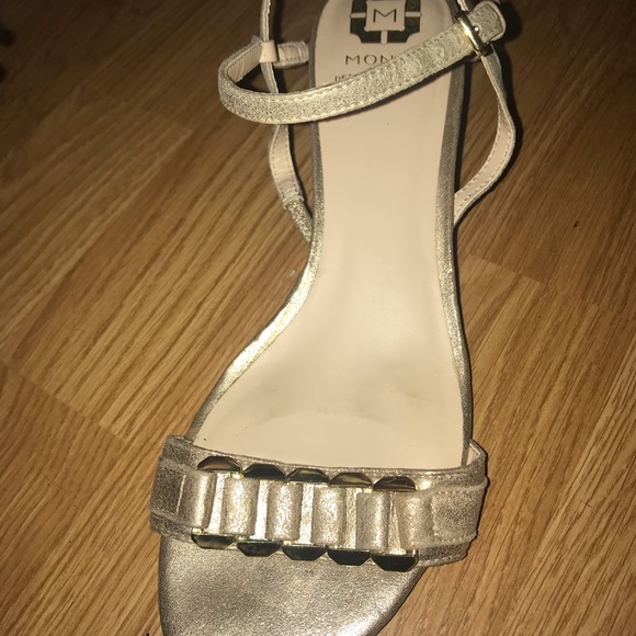 MONET ITALY 8 M Gold Anklestrap Wedges Sandals Heels EIC - Picture 3 of 8